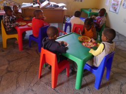 taglich gibt es eine mahlzeit in der vorschule